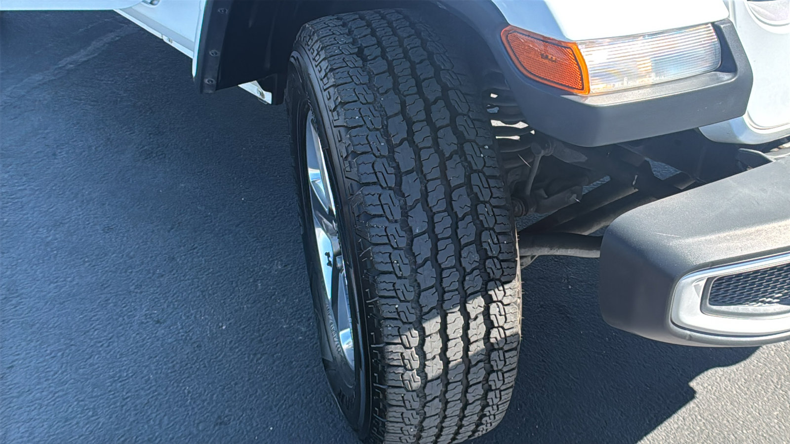 Used 2020 Jeep Wrangler Unlimited Sahara AWD/4WD image 10