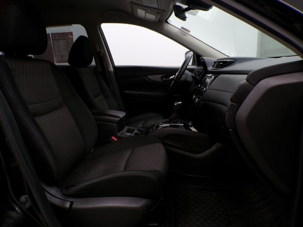 Used 2019 Nissan Rogue SV w/ Premium Package AWD/4WD image 18