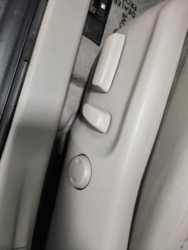 Used 2013 Toyota Camry XLE image 24