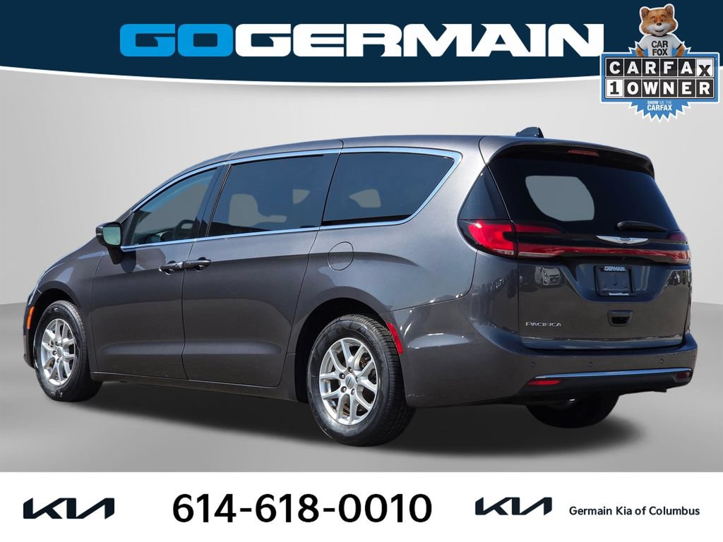 Used 2023 Chrysler Pacifica Touring-L FWD image 10