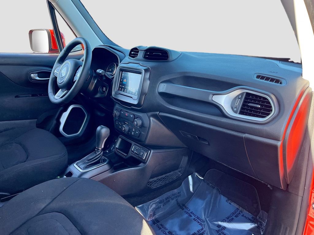 Certified 2019 Jeep Renegade Latitude w/ Popular Equipment Group FWD image 26