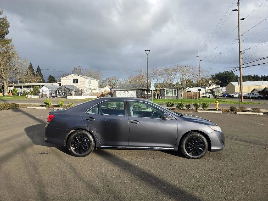 Used 2012 Toyota Camry LE image 4