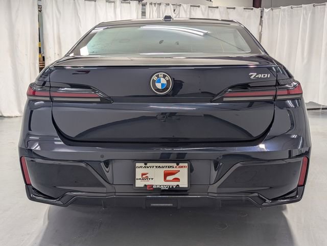 Used 2023 BMW 740i image 24