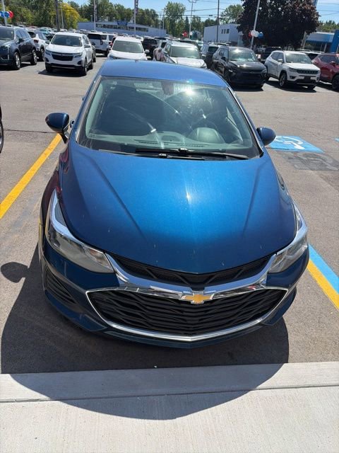 Used 2019 Chevrolet Cruze LT FWD image 2