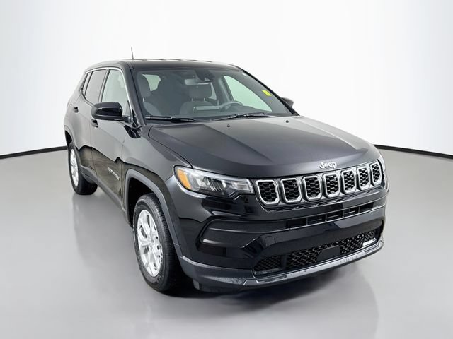 Used 2024 Jeep Compass Sport AWD/4WD image 3