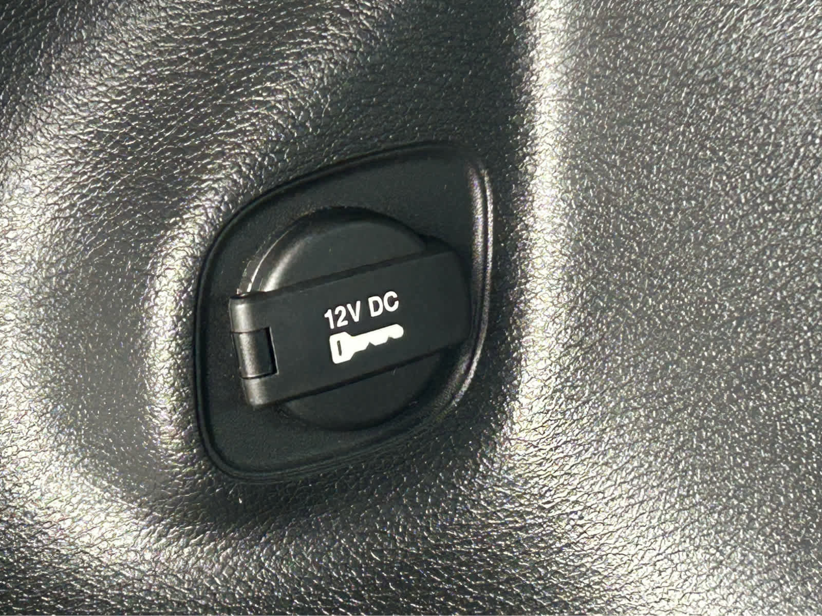 Used 2020 Jeep Cherokee Latitude w/ Cold Weather Group AWD/4WD image 8