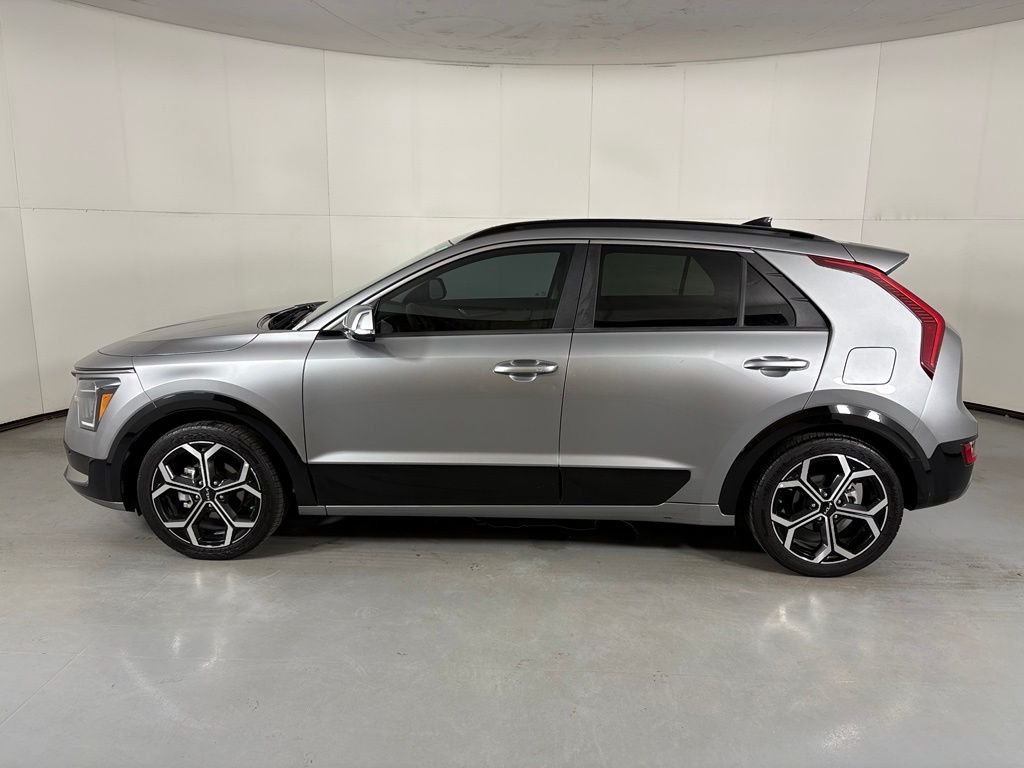 Used 2023 Kia Niro SX Touring FWD image 5