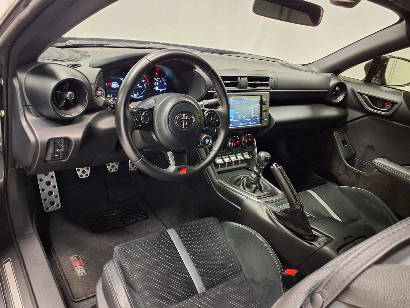 Used 2025 Toyota GR86 Premium image 11