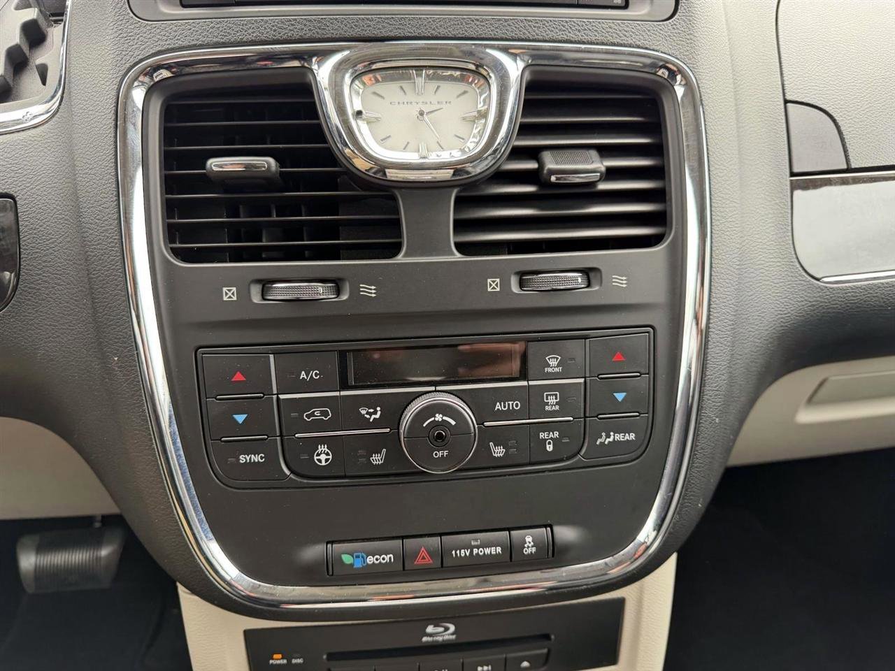 Used 2013 Chrysler Town & Country Touring-L w/ Driver Convenience Group FWD image 23
