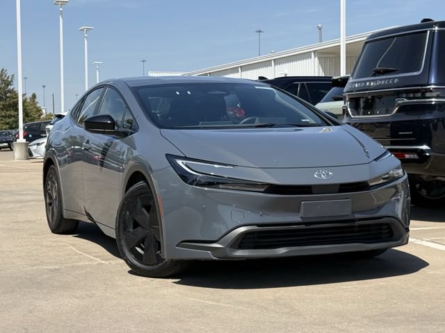 Used 2025 Toyota Prius LE FWD image 2