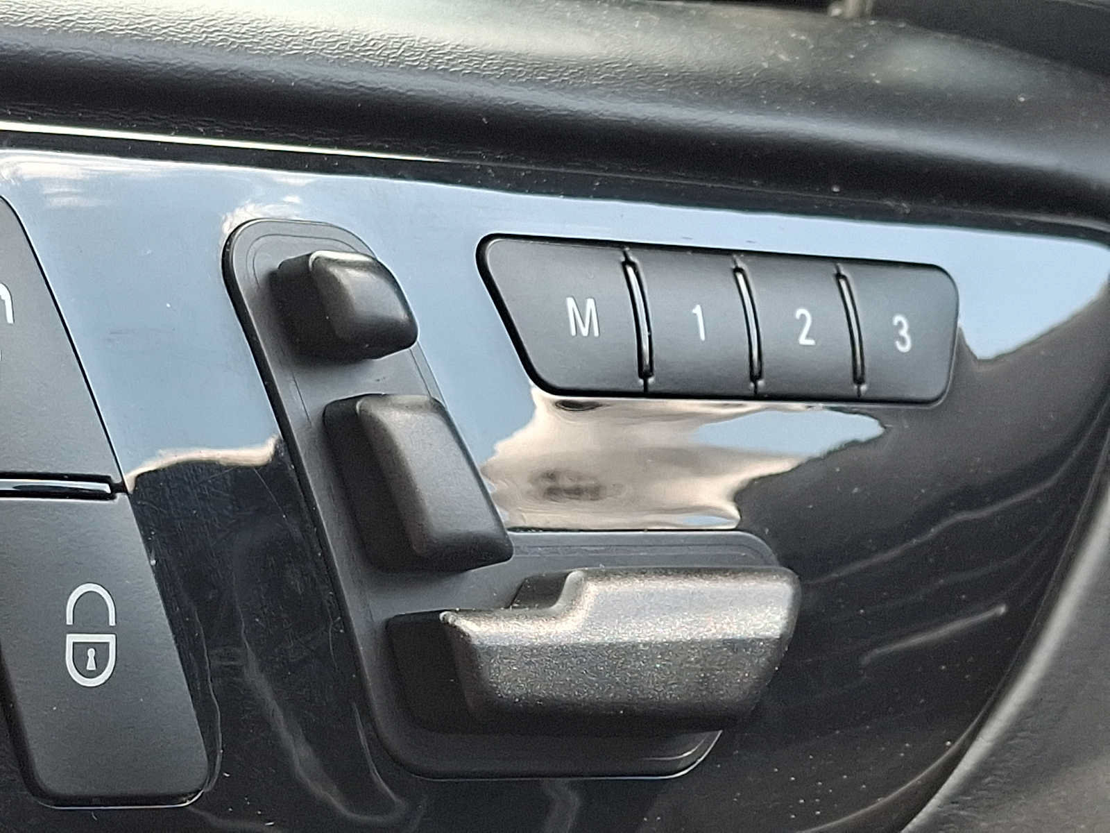 Used 2015 Mercedes-Benz ML 63 AMG 4MATIC image 28