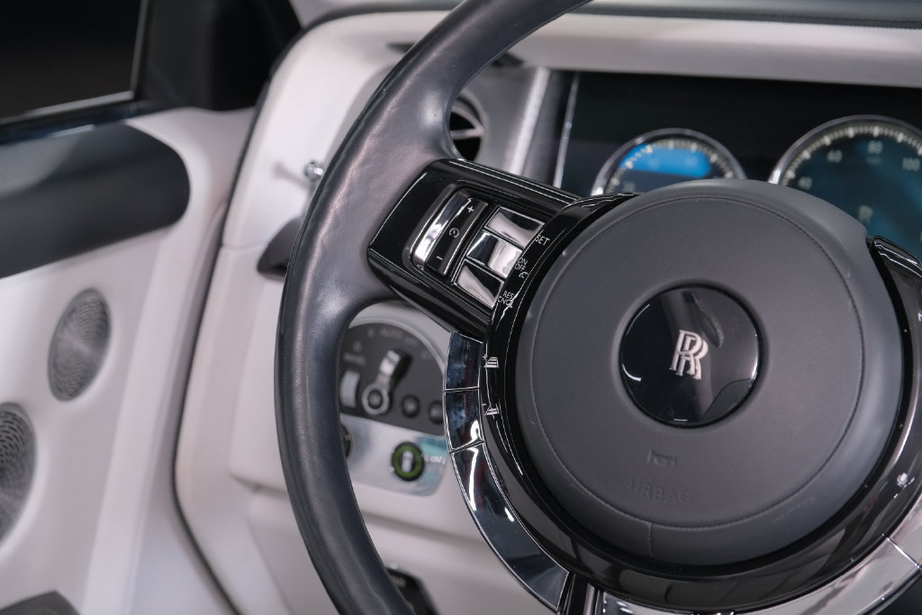 Used 2022 Rolls-Royce Phantom Sedan w/ The Phantom Package RWD image 39