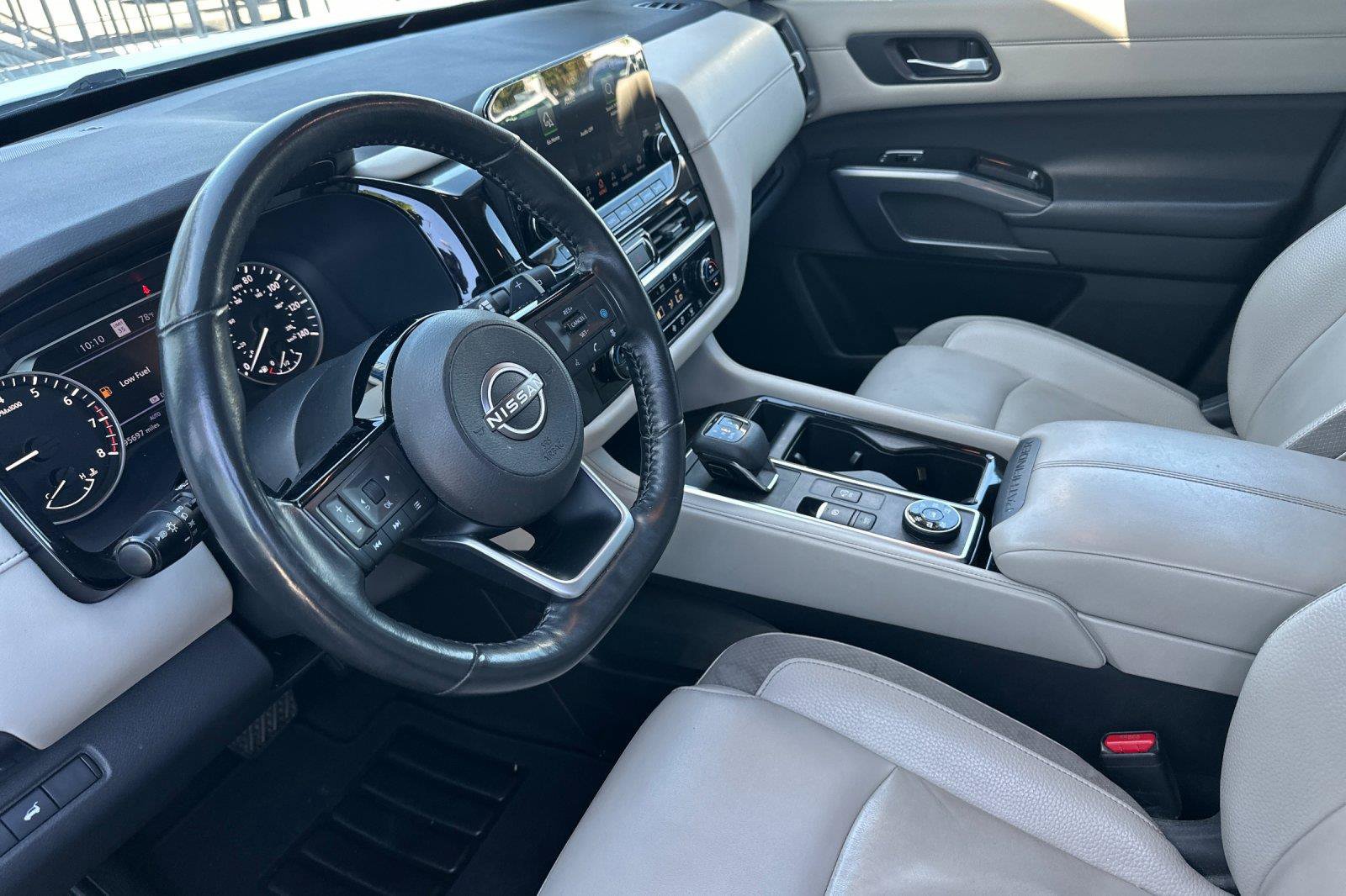 Used 2022 Nissan Pathfinder SL AWD/4WD image 9