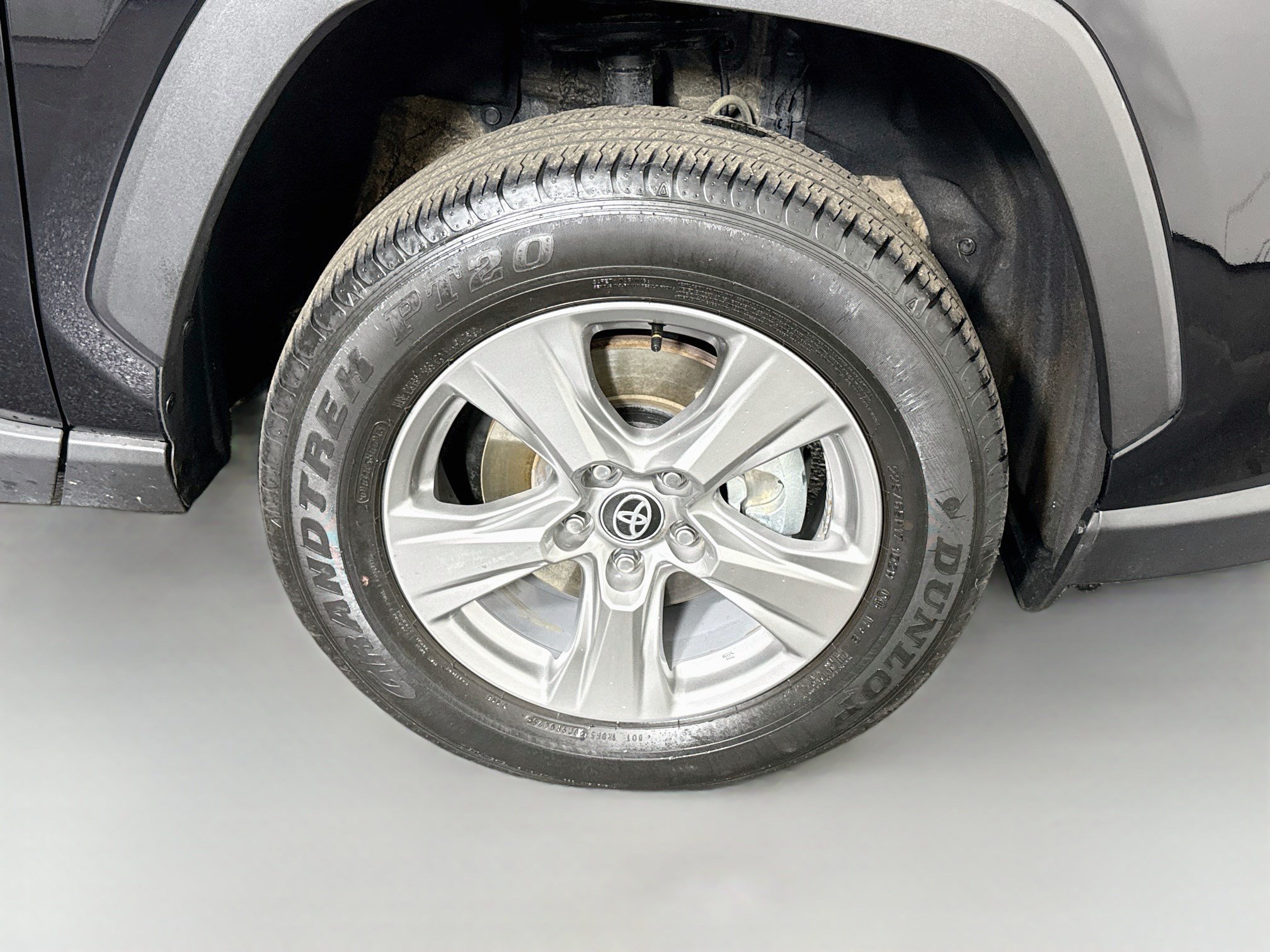 Used 2025 Toyota RAV4 XLE AWD/4WD image 32