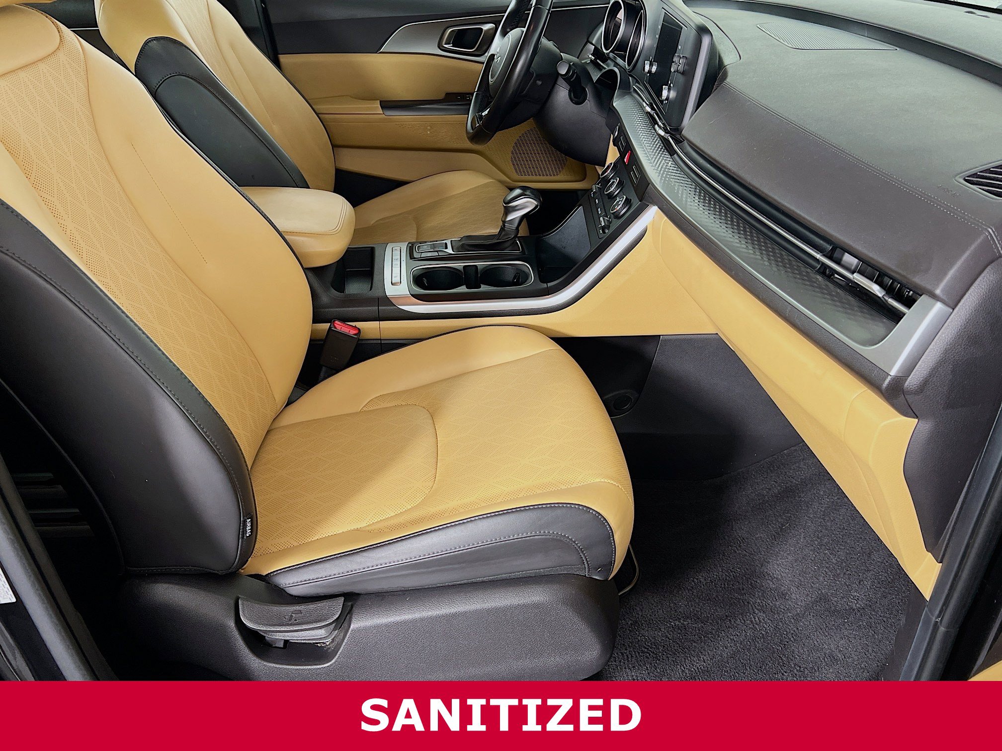 Used 2022 Kia Carnival LX image 22