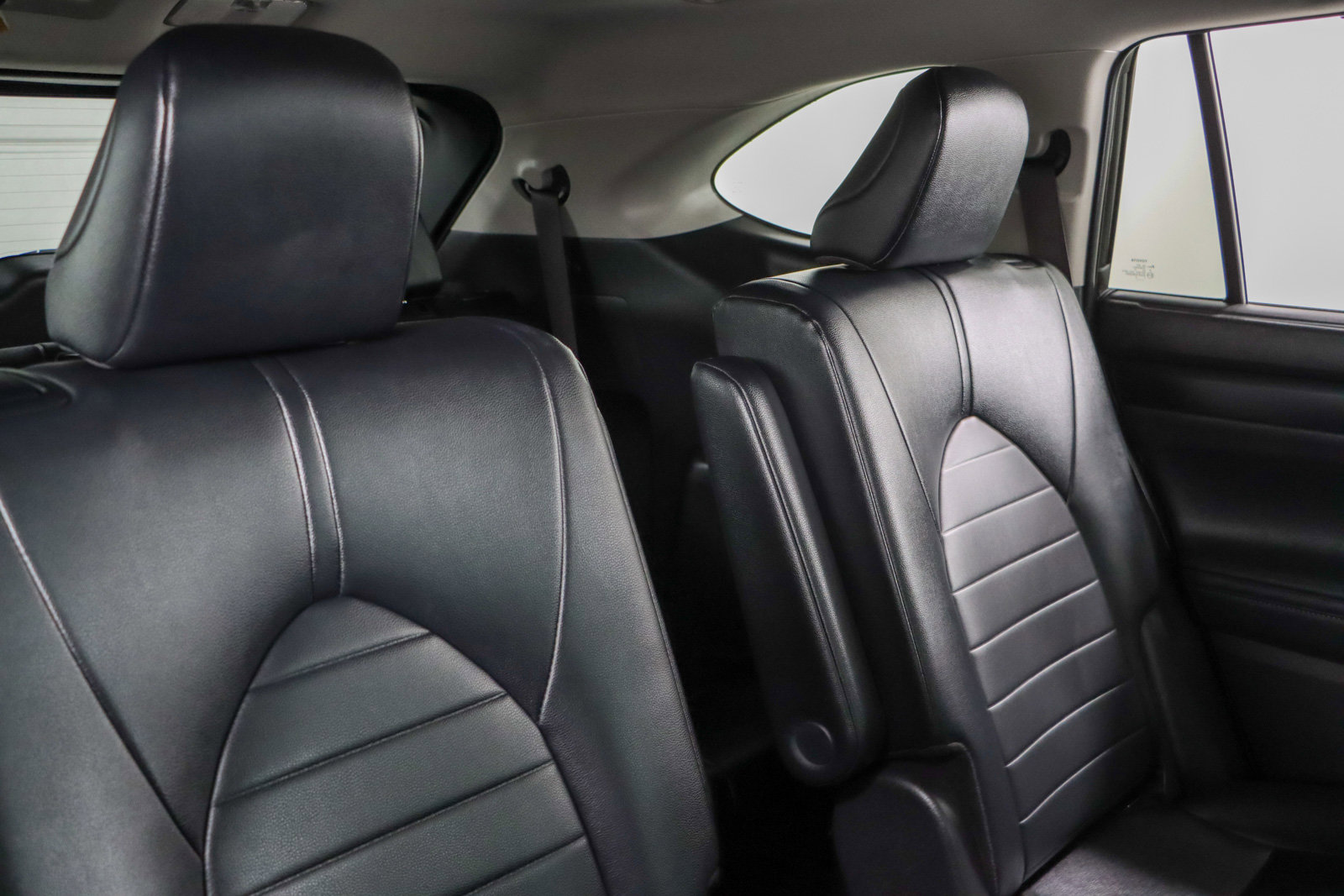 Used 2024 Toyota Highlander XLE image 30