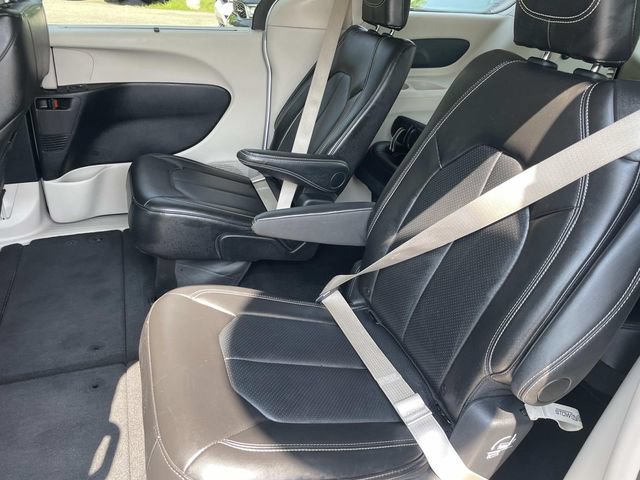 Used 2024 Chrysler Pacifica Touring-L FWD image 17