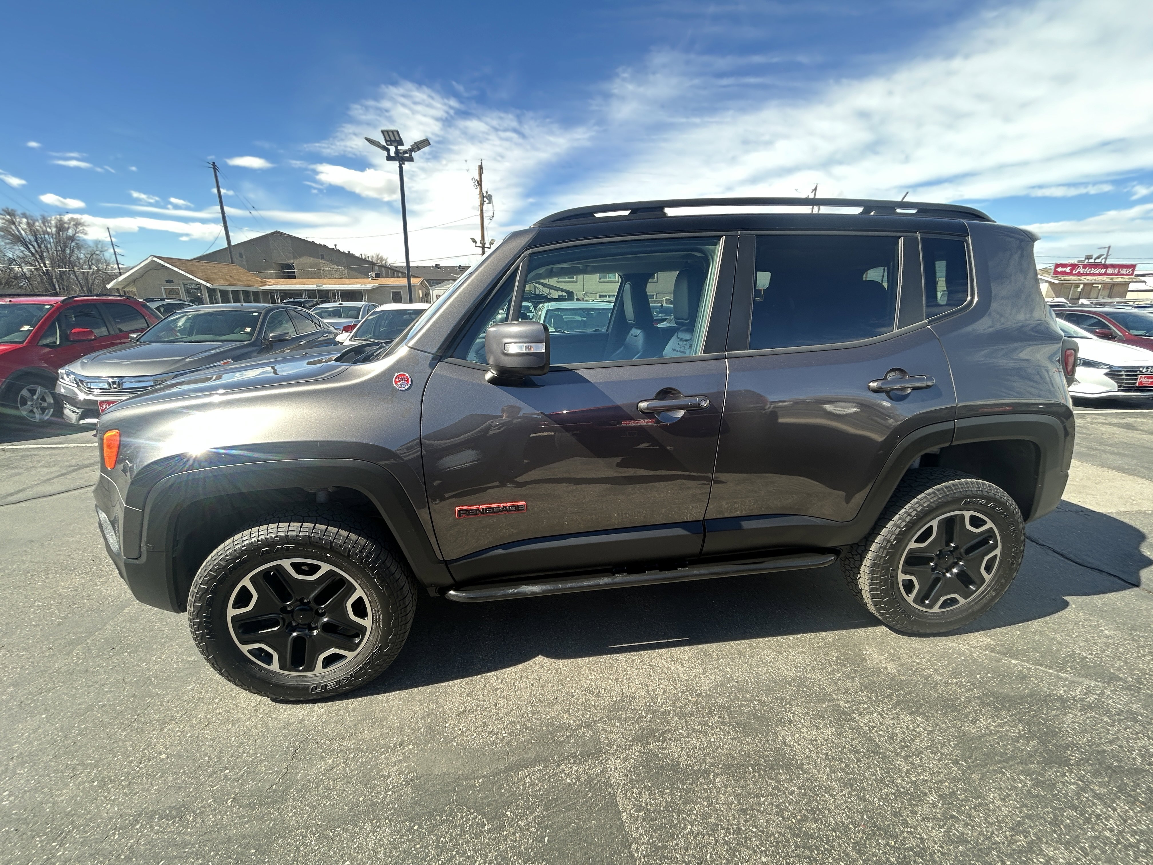 Used 2016 Jeep Renegade Trailhawk w/ Premium Trailhawk Package AWD/4WD image 4