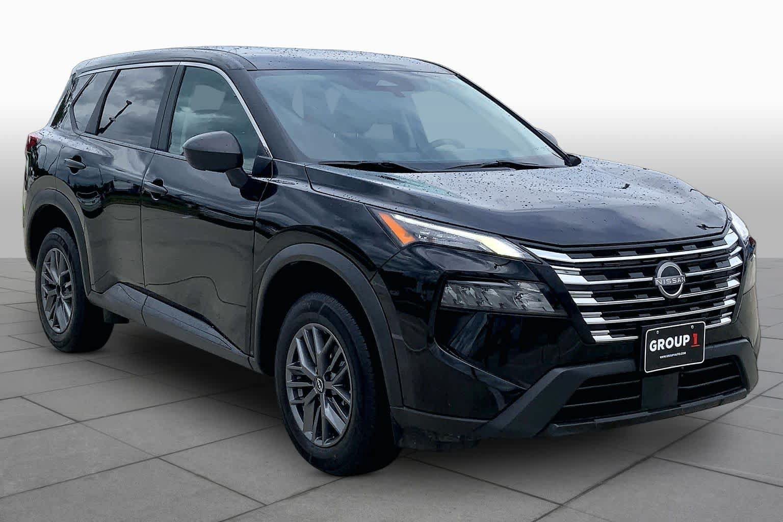 Used 2024 Nissan Rogue S FWD image 3