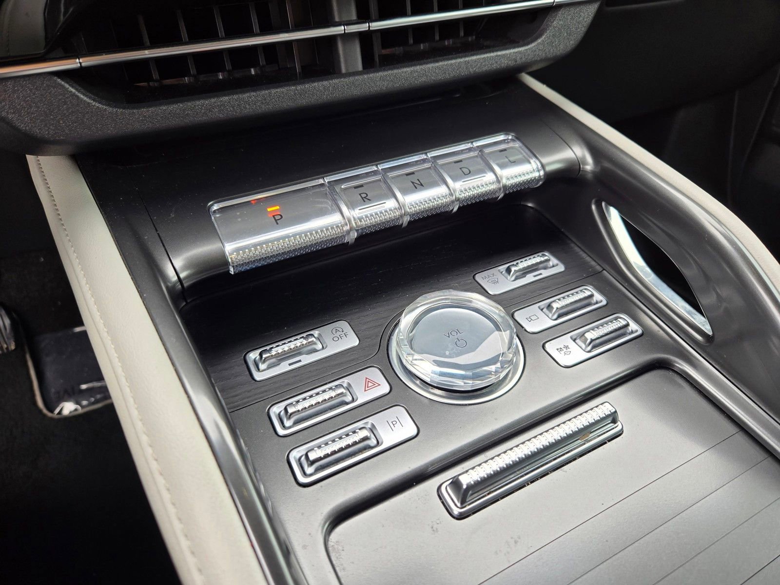 Used 2024 Lincoln Nautilus Reserve image 20