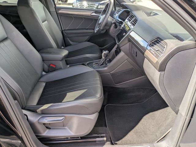 Used 2023 Volkswagen Tiguan SE R-Line FWD image 30
