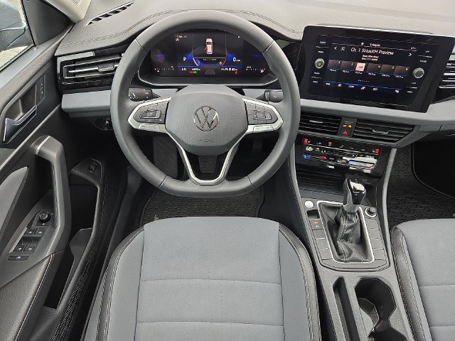 Certified 2026 Volkswagen Jetta SE w/ Black Wheel Package FWD image 11