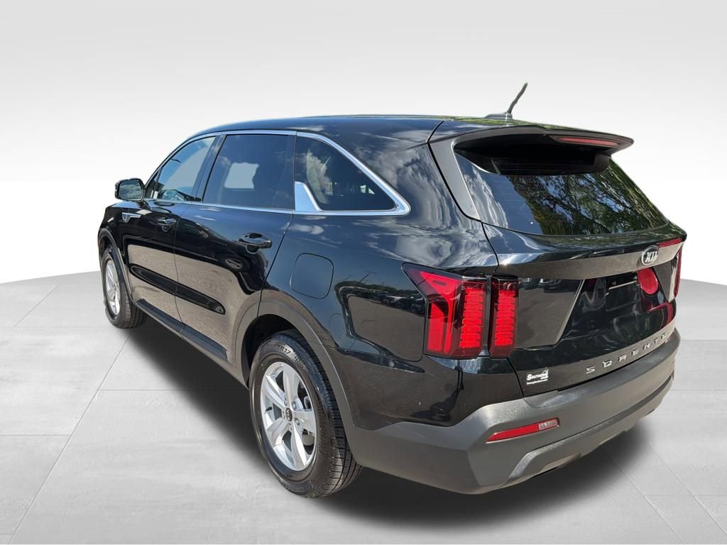 Used 2021 Kia Sorento LX FWD image 3