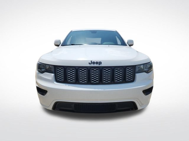 Used 2018 Jeep Grand Cherokee Altitude RWD image 2