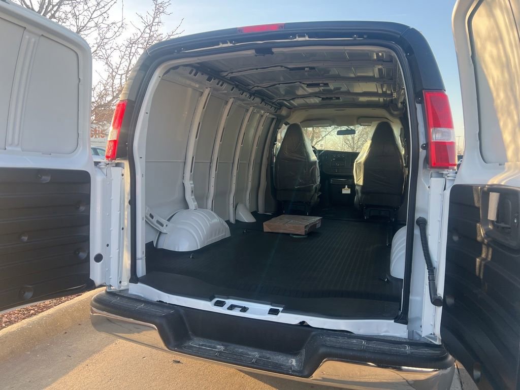 New 2026 GMC Savana 2500 Work Van image 7