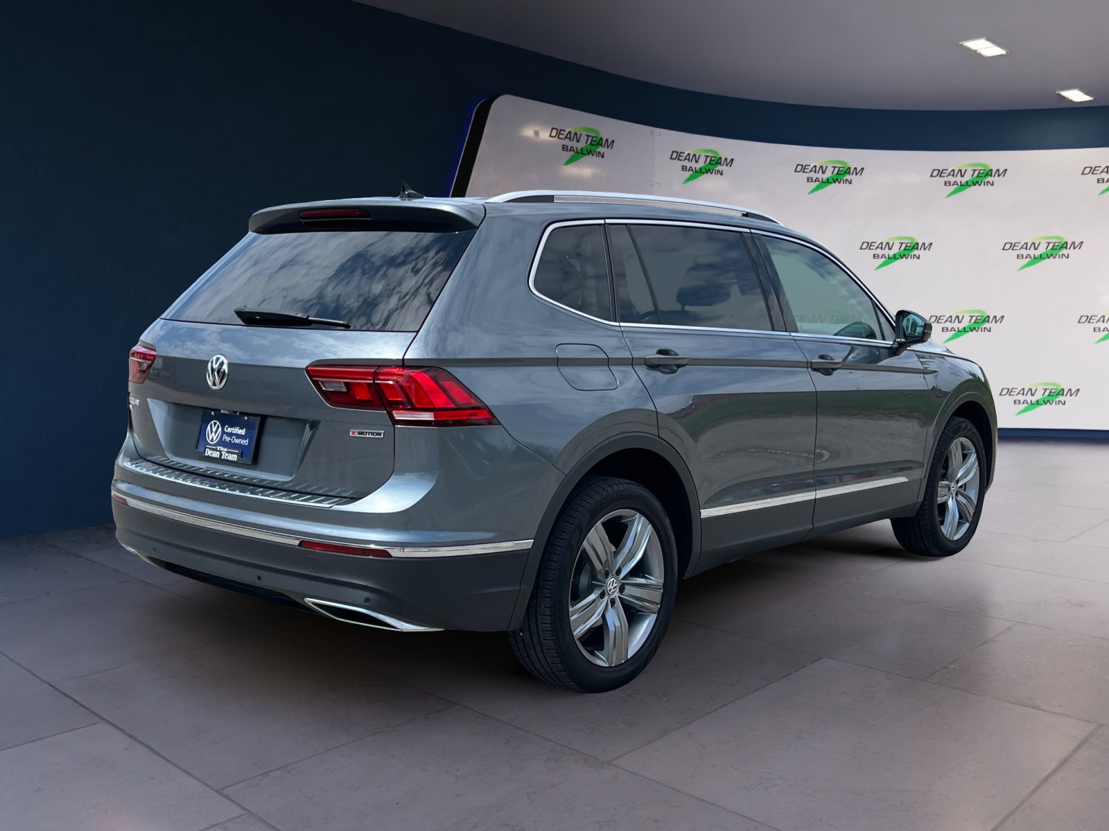 Certified 2020 Volkswagen Tiguan SEL w/ Tiguan Two-Row MDO Package image 9