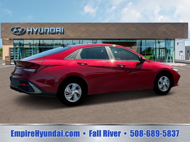 Used 2025 Hyundai Elantra SE FWD image 8