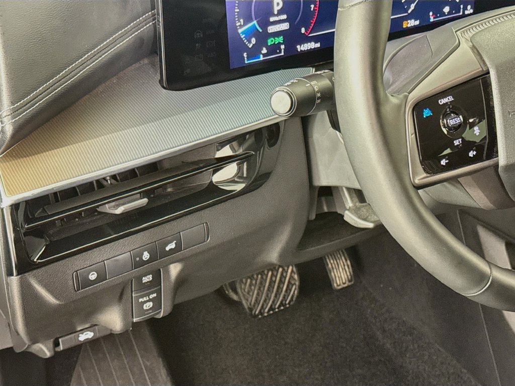 Used 2025 Nissan Murano SL AWD/4WD image 11