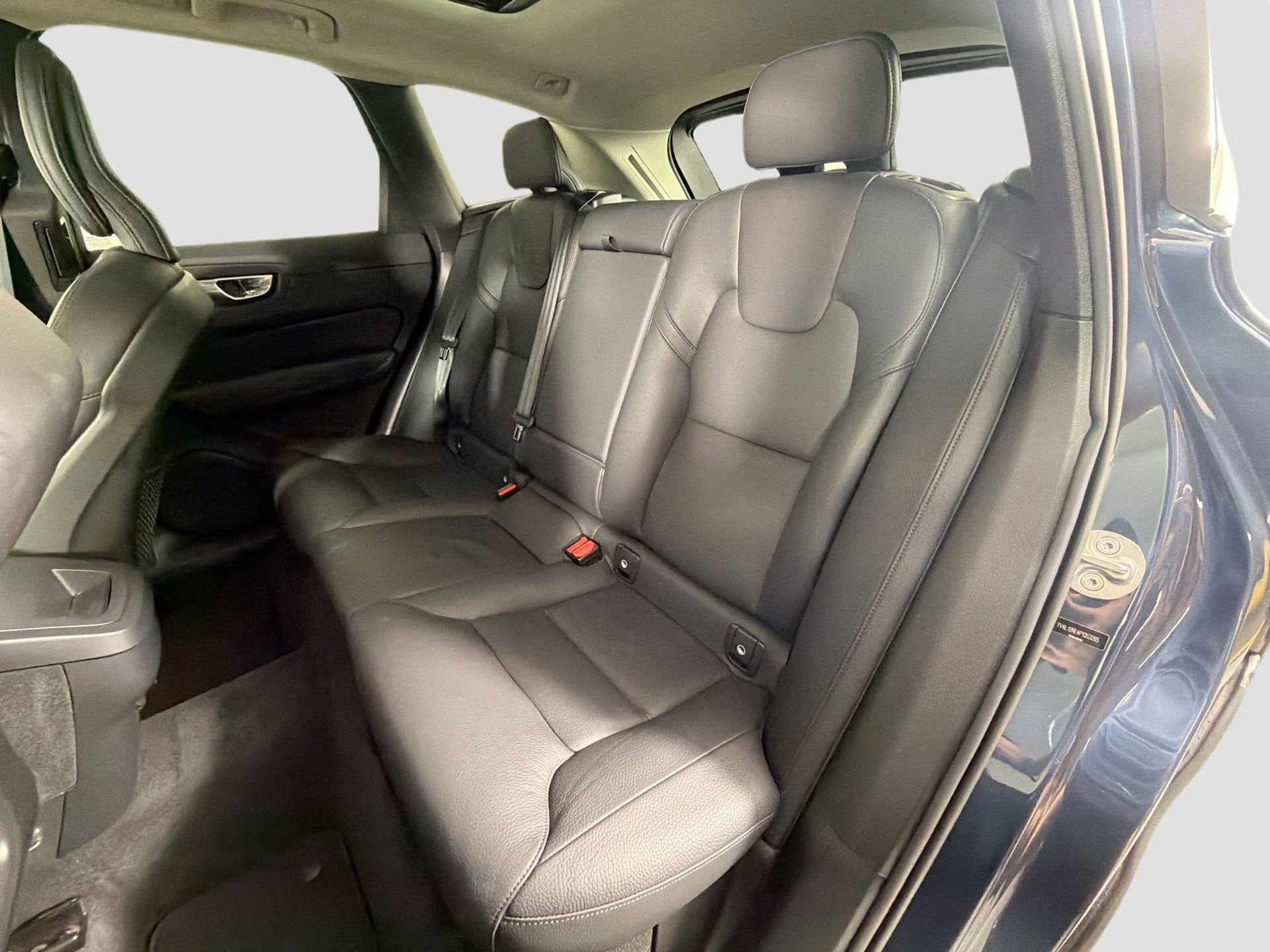Certified 2023 Volvo XC60 B5 Plus AWD/4WD image 25