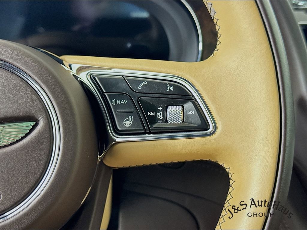 Used 2021 Bentley Bentayga AWD/4WD image 14