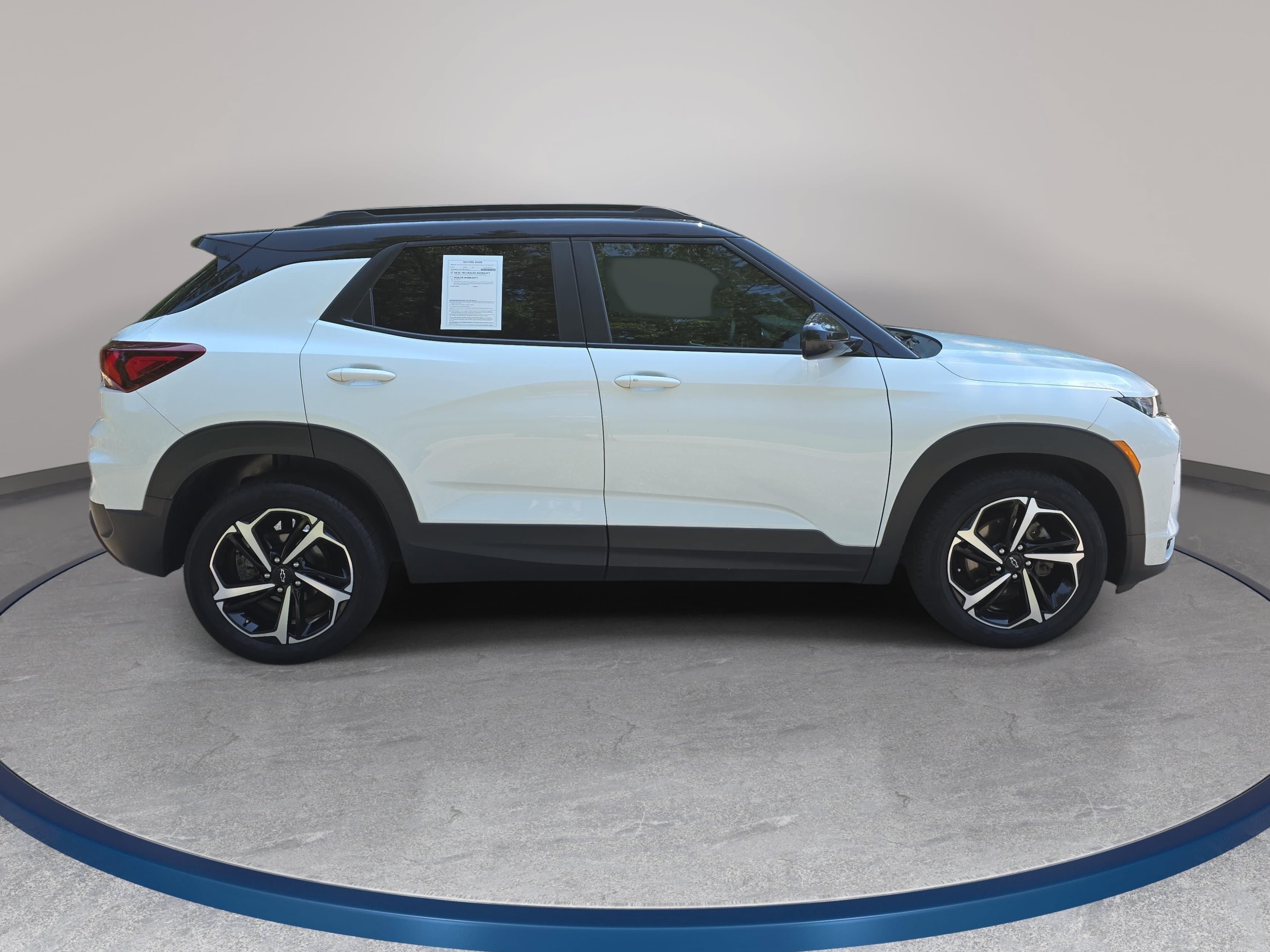 Used 2023 Chevrolet TrailBlazer RS w/ Sun and Liftgate Package FWD image 4