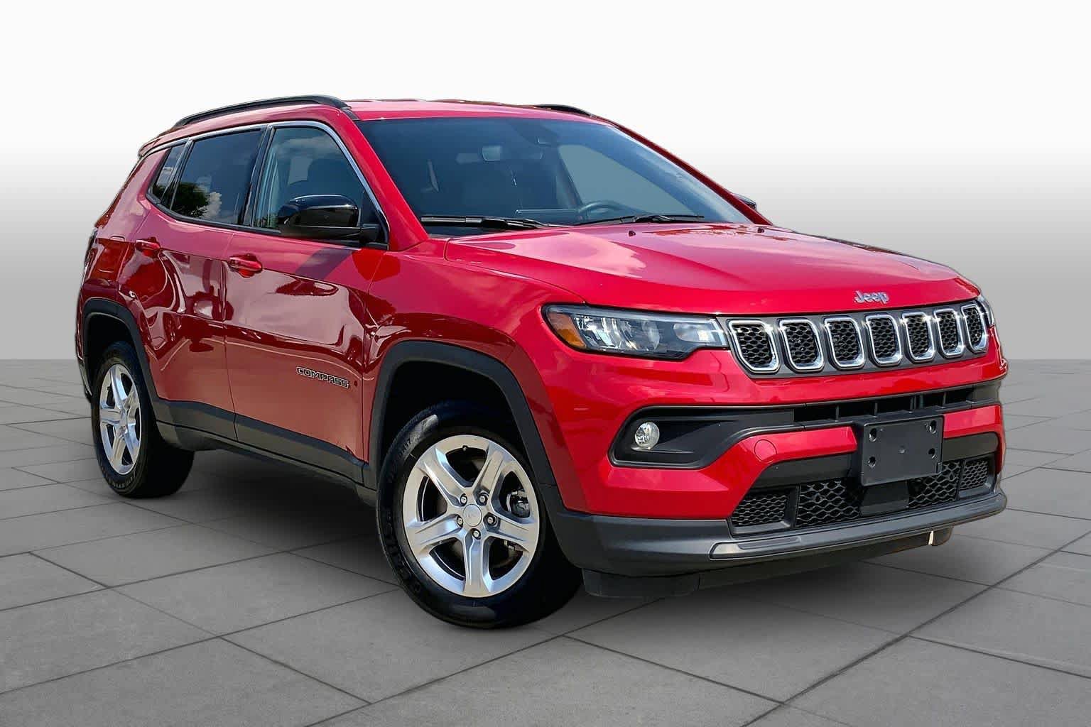 Used 2024 Jeep Compass Latitude AWD/4WD image 3