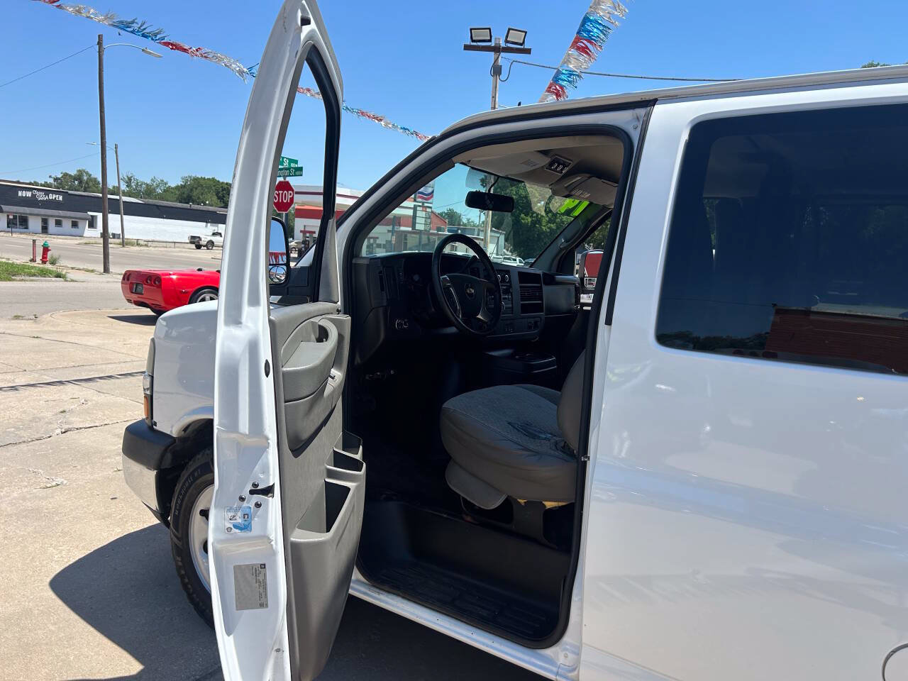 Used 2014 Chevrolet Express 1500 LT w/ LT Preferred Equipment Group RWD image 11