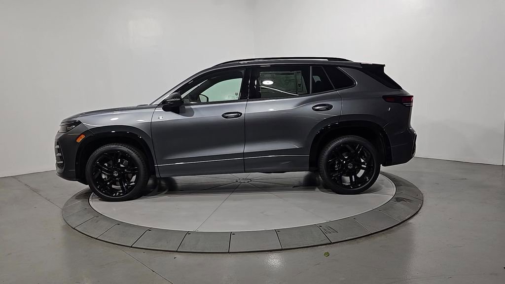 New 2026 Volkswagen Tiguan SE R-Line image 2