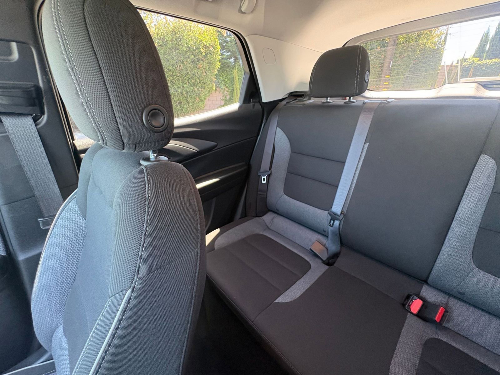 Used 2025 Chevrolet TrailBlazer LT FWD image 38
