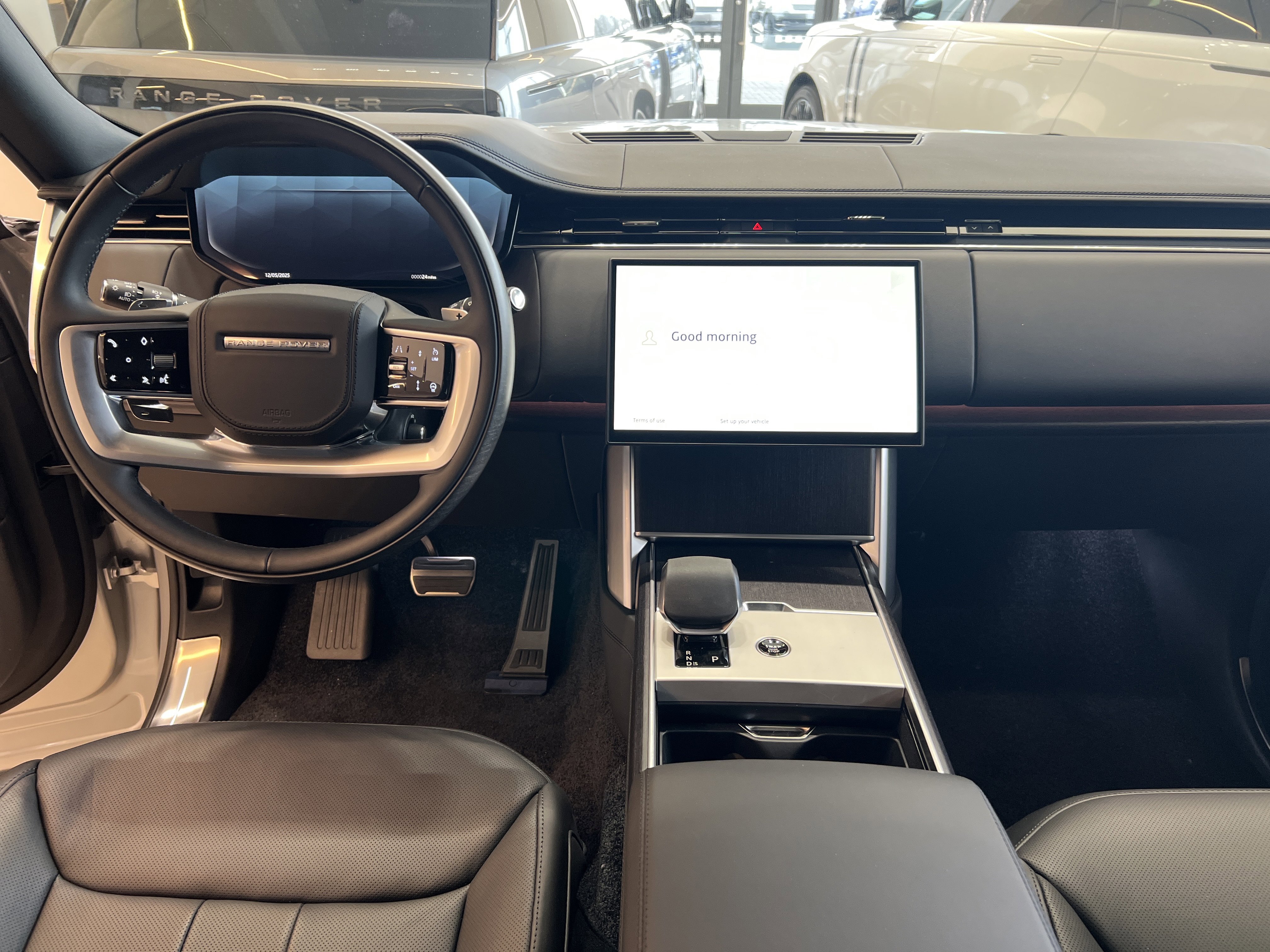 New 2025 Land Rover Range Rover Long Wheelbase SE image 8
