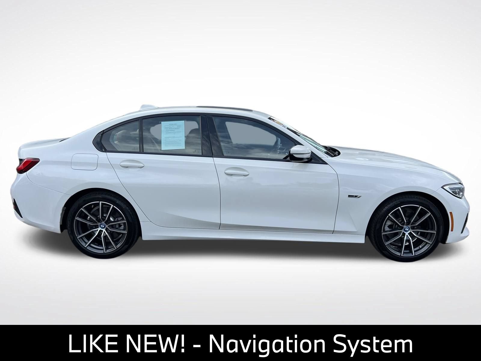 Used 2022 BMW 330e xDrive w/ Driving Assistance Package AWD/4WD image 11