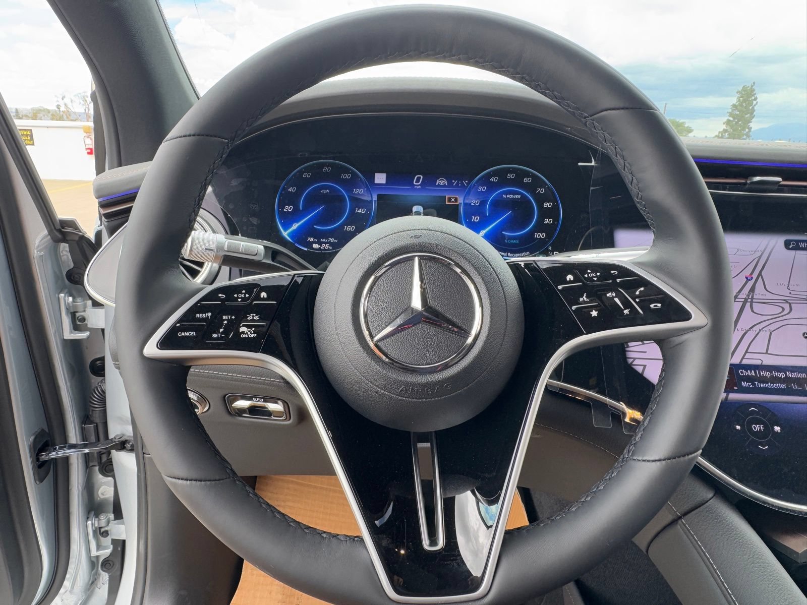 New 2026 Mercedes-Benz EQS 400 4MATIC SUV image 19
