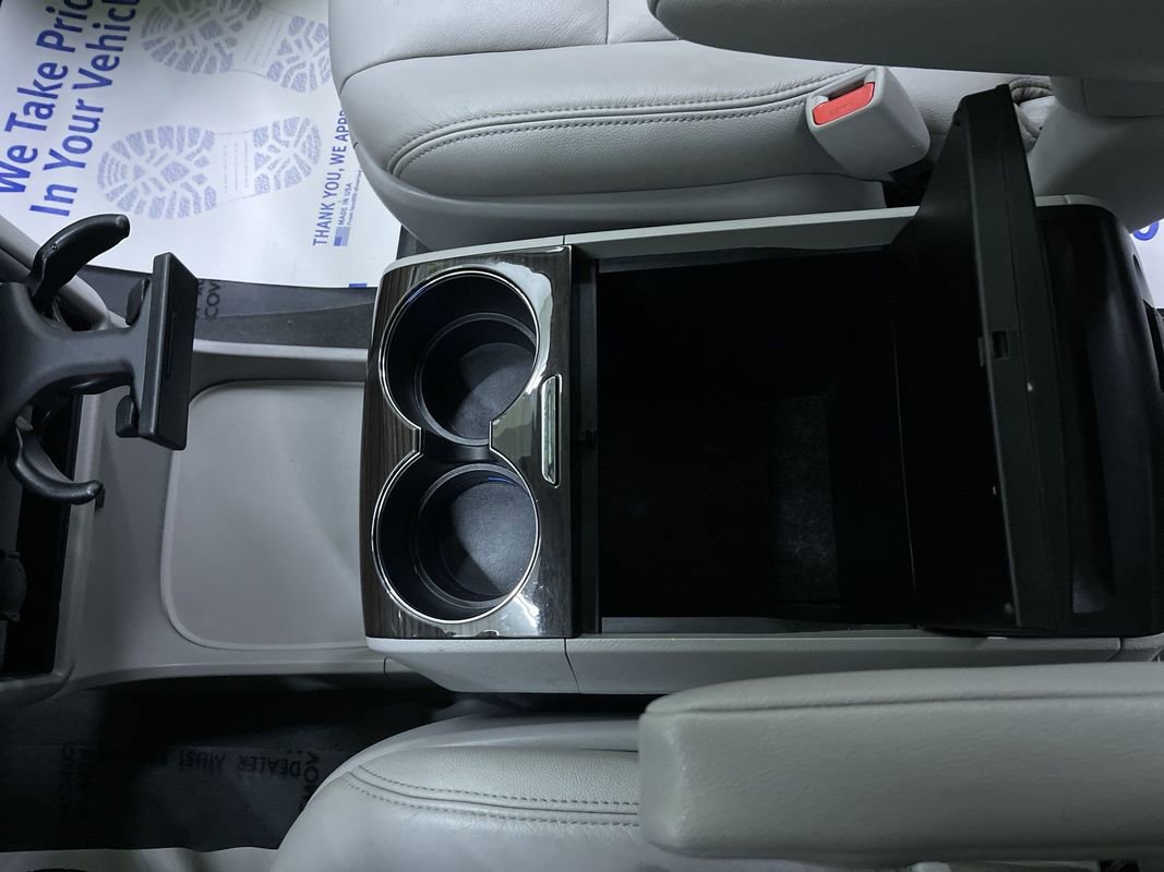 Used 2019 Toyota Sienna XLE w/ XLE Navigation Package image 25