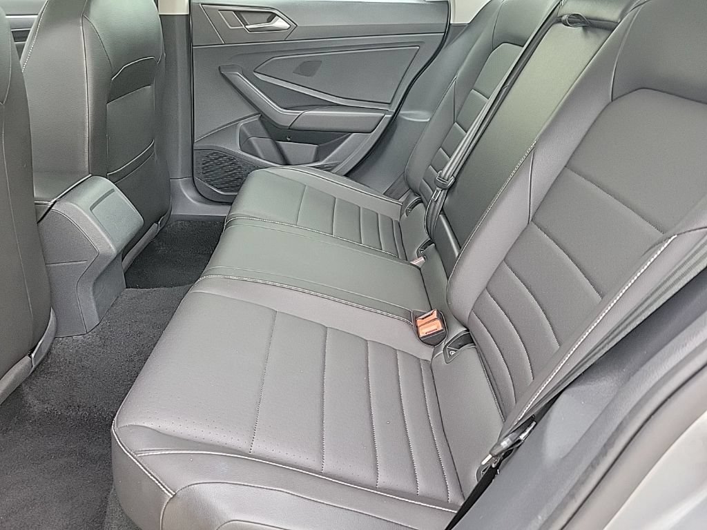Used 2024 Volkswagen Jetta SE FWD image 13