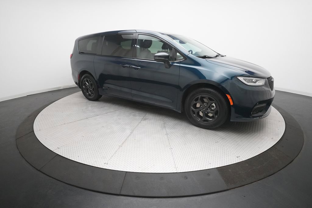 Used 2023 Chrysler Pacifica Touring-L w/ S Appearance Package image 37