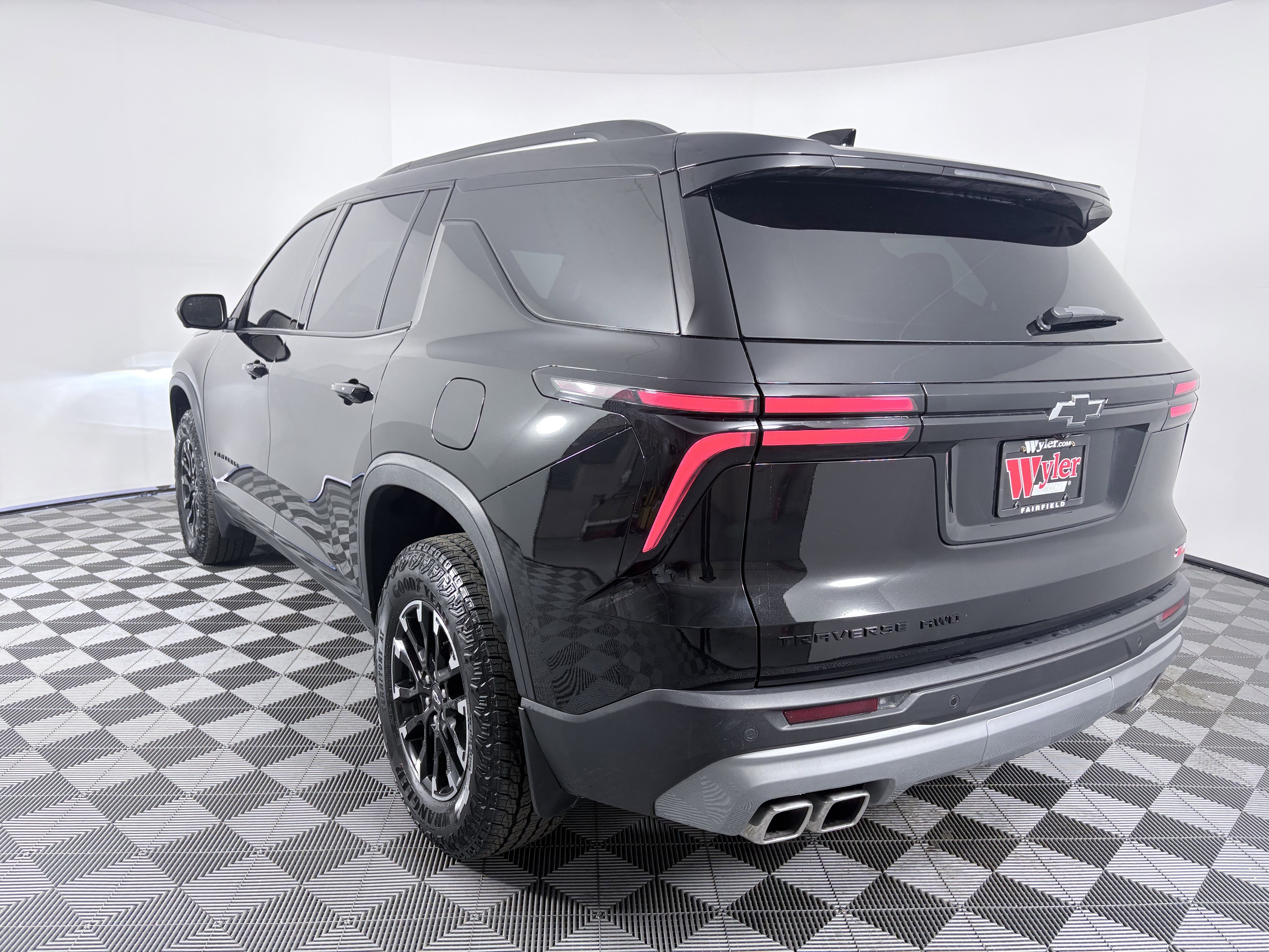 Used 2024 Chevrolet Traverse Z71 image 3