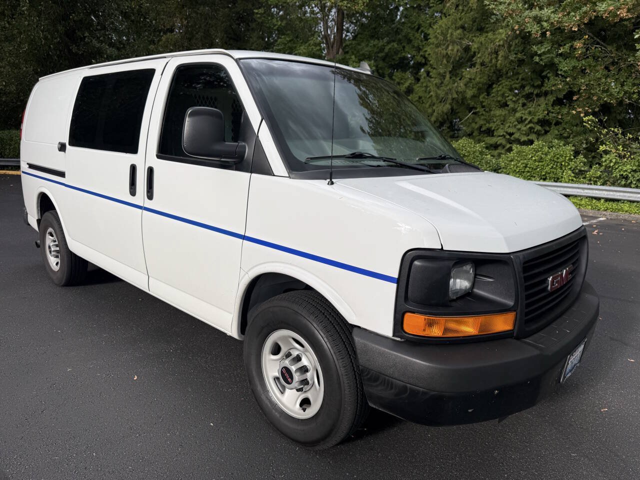 Used 2016 GMC Savana 3500 RWD image 8