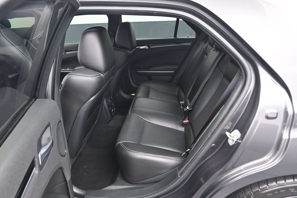 Used 2023 Chrysler 300 S w/ Comfort Group RWD image 14