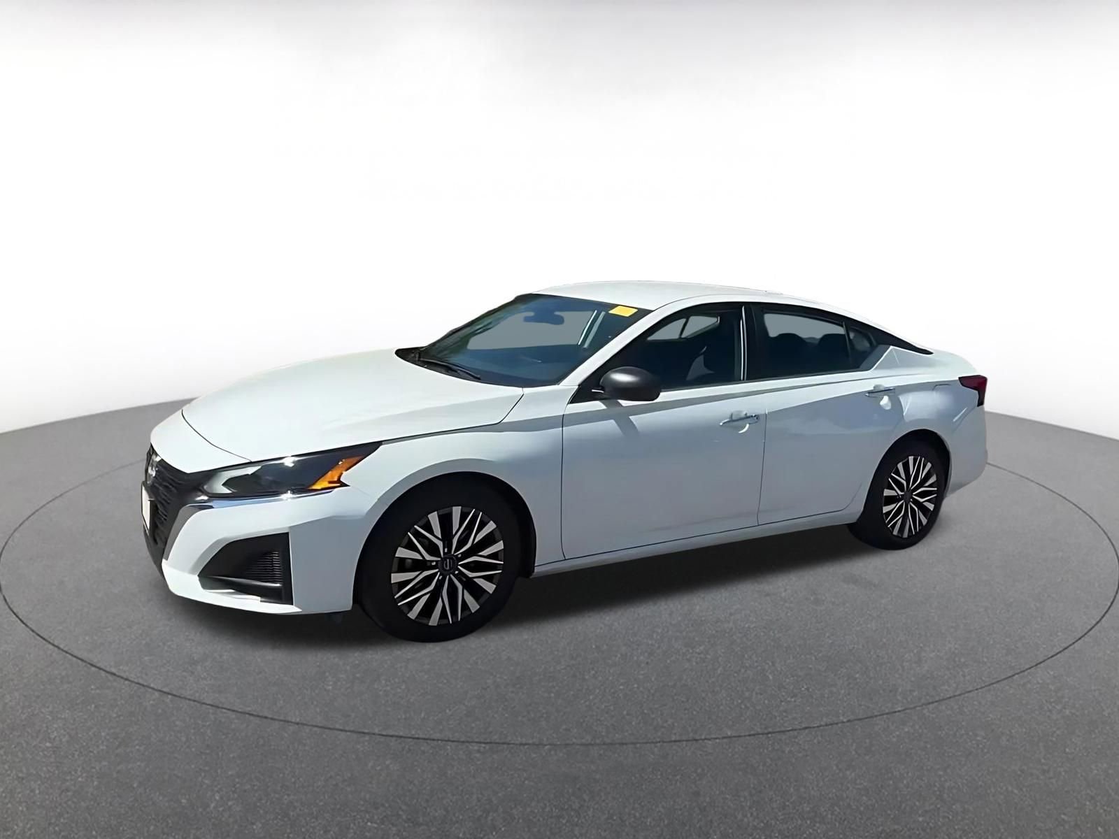 Used 2025 Nissan Altima 2.5 SV FWD image 8
