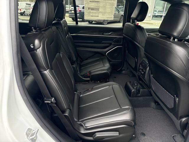 New 2026 Jeep Grand Cherokee L Limited w/ Limited Altitude Package AWD/4WD image 10